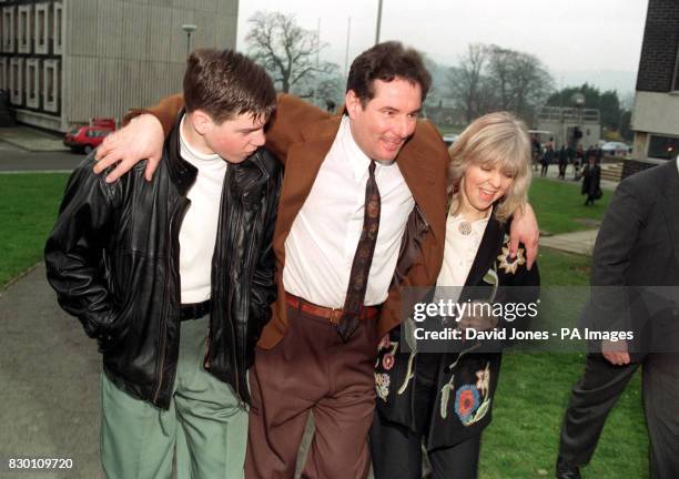 PA NEWS PHOTO 12/3/93 DEREK HATTON LEAVES COURT WITH WIFE SHIRLEY AND SON BEN AFTER BEING CLEARED WITH THREE OTHERS AT MOLD CROWN COURT