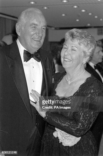 PA NEWS PHOTO 6/11/89 LEGENDARY TENNIS PLAYER, FRED PERRY AND HIS WIFE BARBARA AT BROADCASTING HOUSE, LONDON WHERE THE BBC RADIO SPORT HOSTED A...