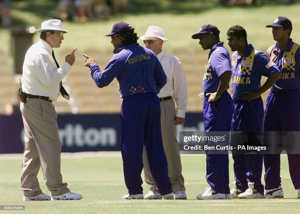 Arjun Ranatunga Talking Sri Lankan Captain Arjuna Ranatunga engages in heated discussion with ...
