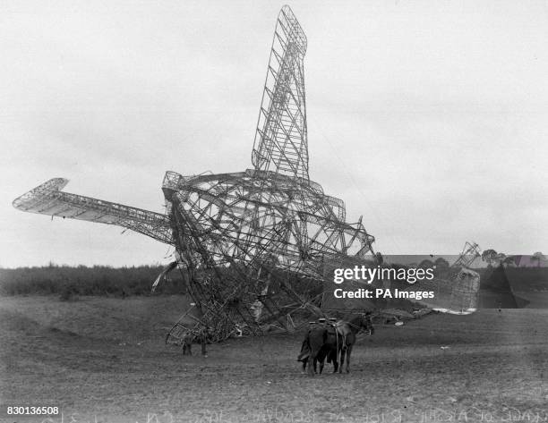 STERN, RUDDERS AND ELEVATORS, THE REMAINS OF THE WRECKAGE OF THE R101 AIRSHIP AFTER ITS CRASH AT BEUVAIS IN FRANCE