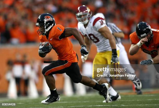 Jacquizz Rodgers of the Oregon State Beavers runs with the ball against the Southern California Trojans at Reser Stadium on September 25, 2008 in...