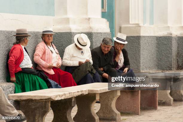 indigene völker der anden - cuenca ecuador stock-fotos und bilder