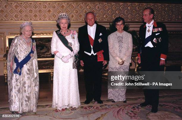 The Queen Mother, The Queen, the President of Hungary, Mr Arpad Goncz and Mrs Maria Goncz, and the Duke of Edinburgh, before the State Banquet held...