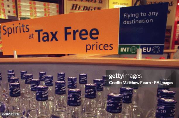 tobacco allowance Tobacco cigarettes in duty free hi-res stock photography and images