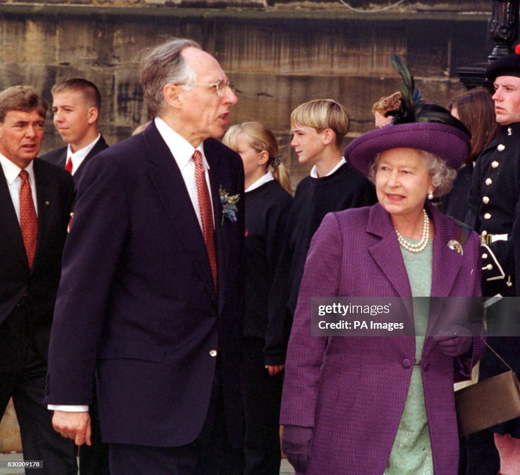 Scottish parliament/Dewar & Queen