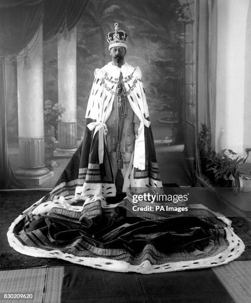 George Vi Robe 1,825 Royal King Robe Stock Photos, High-Res Pictures, and Images ...