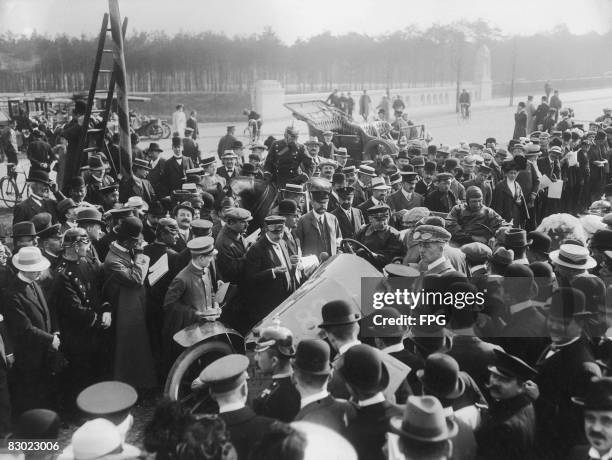 Fritsch in a Mercedes at the start of the Prinz-Heinrich-Fahrt in Berlin, 1910.