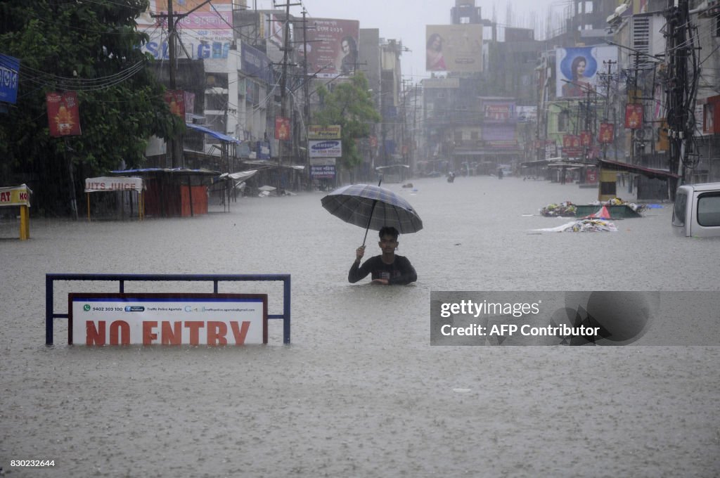 TOPSHOT-INDIA-FLOOD-MONSOON