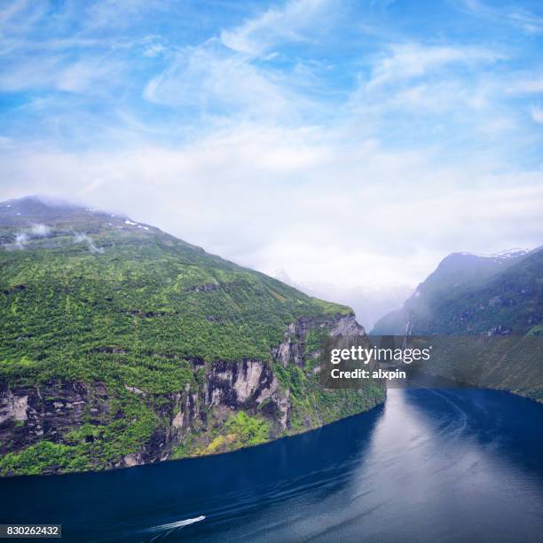 geirangerfjord, noorwegen - westelijke fjorden noorwegen stockfoto's en -beelden