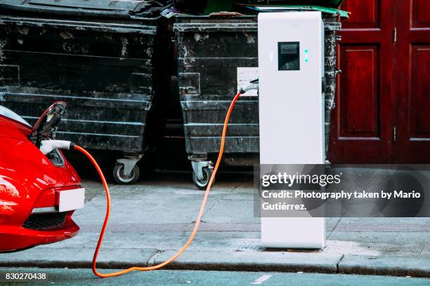 charging an electric car - electric vehicle charging station stock pictures, royalty-free photos & images