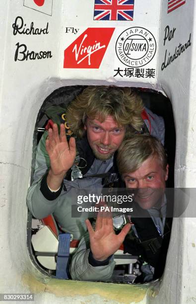 Photo 27/11/89 Virgin tycoon Richard Branson and his co-pilot Swedish aero-engineer Per Lindstrand after their planned balloon crossing of the...