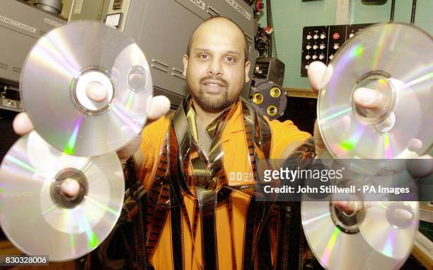 London's Odeon Leicester Square projectionist David de Souza, with discs of Disney/Pixar's new film Toy Story 2, which will be premiered in digital...
