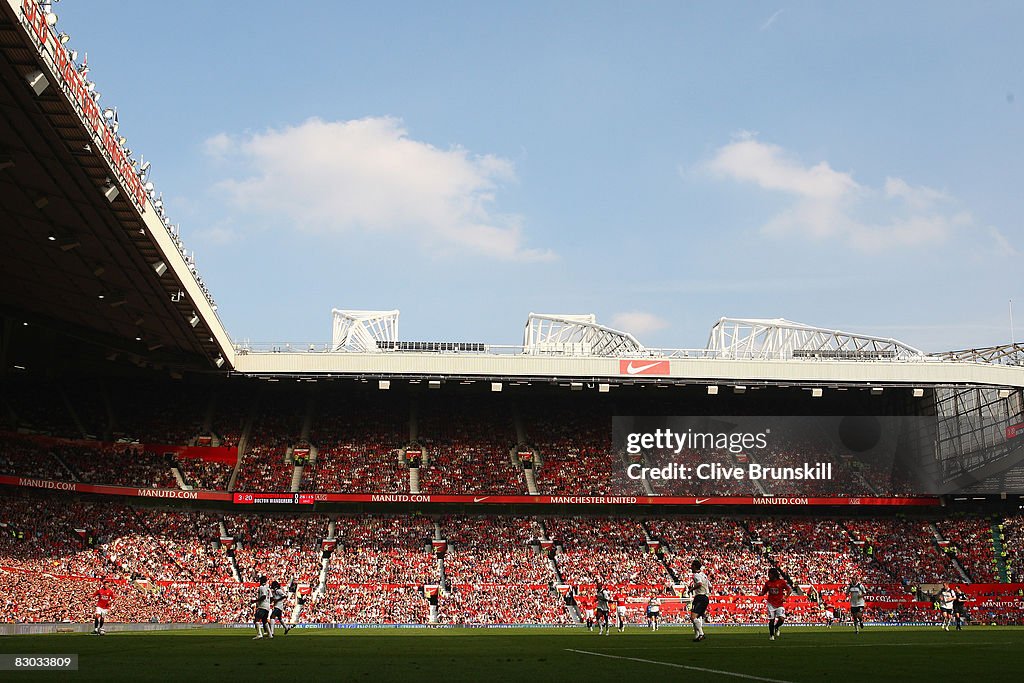 Manchester United v Bolton Wanderers - Premier League