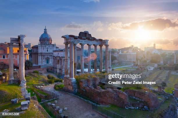 roman forum at sunrise - arco de septimius severus - fotografias e filmes do acervo