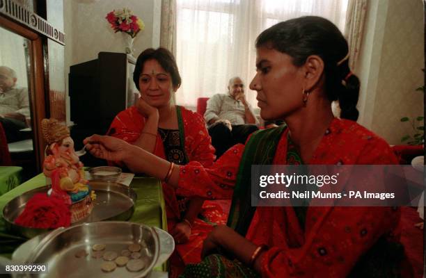 Azaha Genish 657 Ganesh House Stock Photos, High-Res Pictures, and Images - Getty Images
