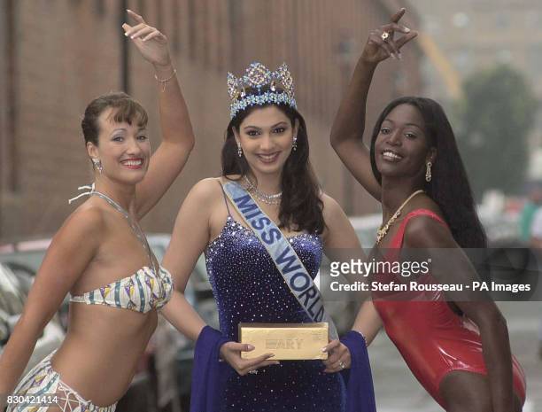 Miss World, Yukta Mookhey during a news conference to announce this year's Miss World 2000 Contest with models wearing swimwear from the 1950s Sarah...