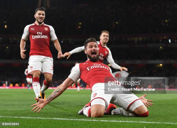 Olivier Giroud celebrates scoring the 4th Arsenal goal during the Premier League match between Arsenal and Leicester City at Emirates Stadium on...