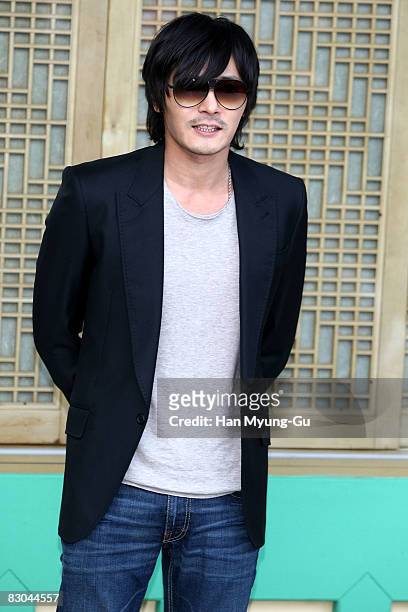 Korean actor Jang Dong-Gun attends Kwon Sang Woo and Song Tae Young's wedding on September 28, 2008 in Seoul, South Korea.The nuptials will be closed...