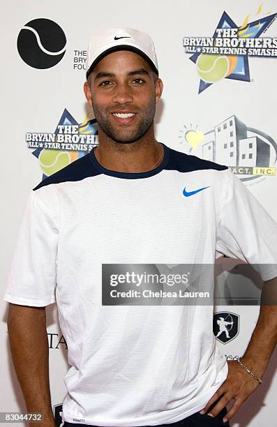 Tennis player James Blake arrives at the Bryan Brothers' all-star tennis smash at the Sherwood Country Club on September 27, 2008 in Thousand Oaks,...
