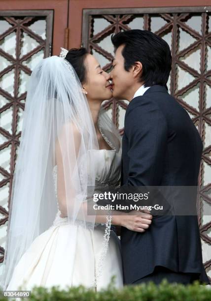 Korean actress Son Tae Young and Korean actor Kwon Sang Woo attend their wedding at Shilla Hotel on September 28, 2008 in Seoul, South Korea.The...