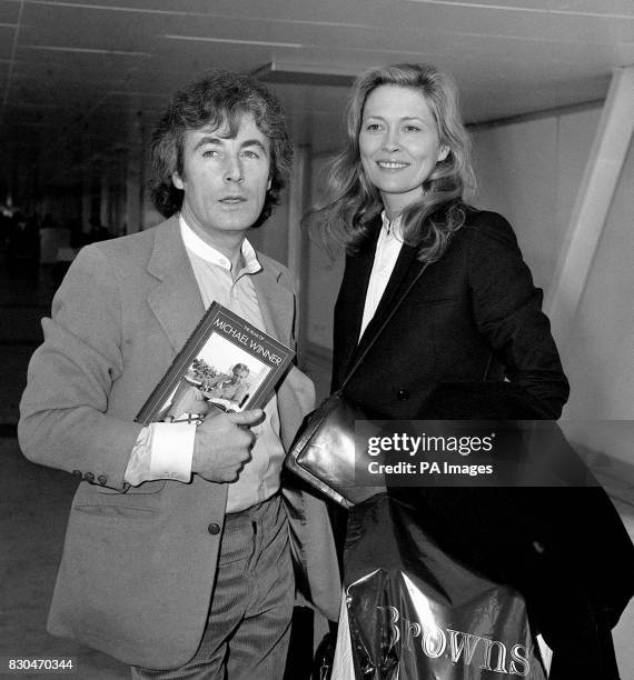 American actress Faye Dunaway and her photographer boyfriend Terry O'Neill at Heathrow airport, London, prior to flying out to New York.