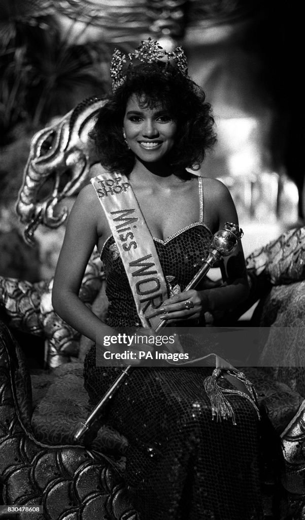 HALLE BERRY : 1986