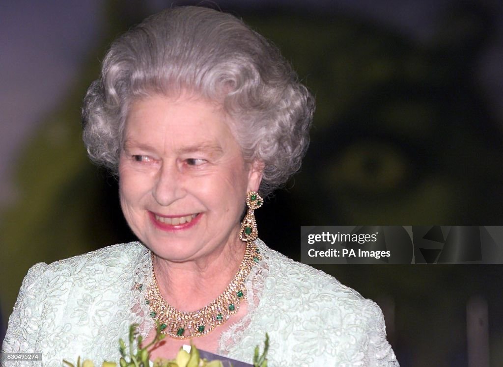 Queen Elizabeth II at Grinch premiere - London