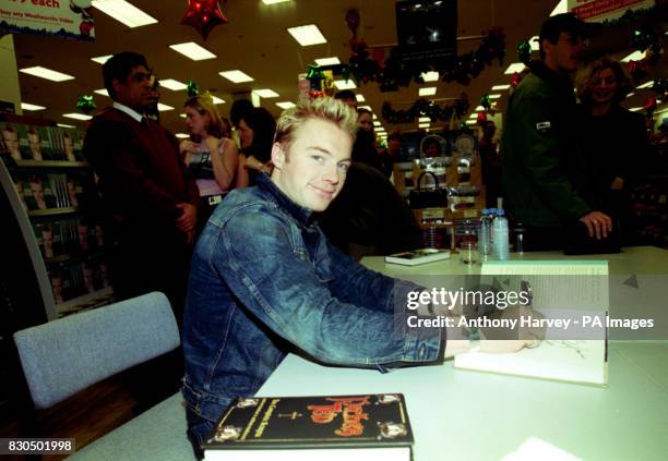 Singer Ronan 271 Ronan (Album) Stock Photos, High-Res Pictures, and Images - Getty ...