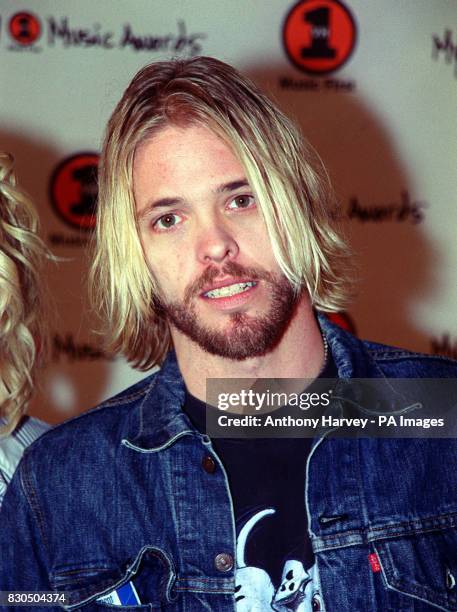Drummer Taylor Hawkins, of the rock band Foo Fighters, at the My VH1 Awards 2000, at the Shrine Auditorium in Los Angeles, USA.