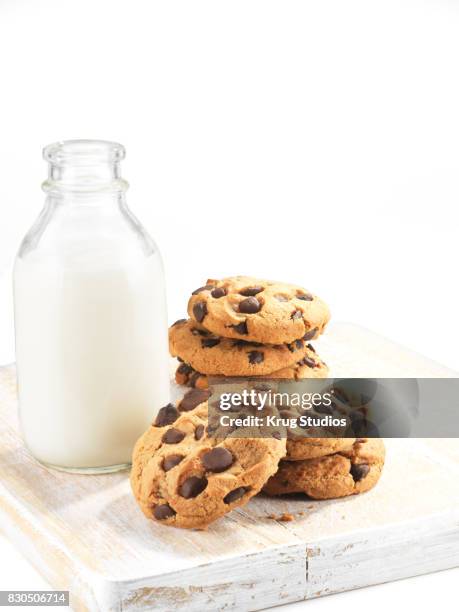 chocolate chunk cookies with milk - chocolate milk bottle stock pictures, royalty-free photos & images