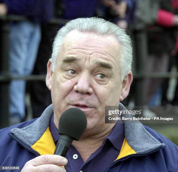 76 Tony Bullimore Photos & High Res Pictures Getty Images