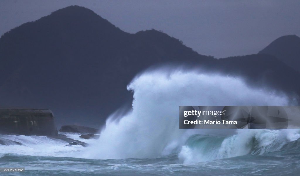 Winter Swells Bring Big Waves To Rio De Janeiro