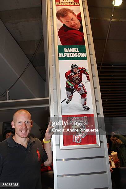 Ottawa Senators captain Daniel Alfredsson is honoured as one of the "all-time favourites" of the Frolunda Indians of the Swedish Elite Hockey League...
