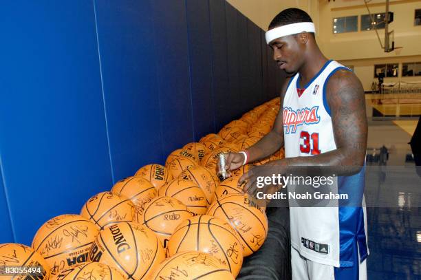 Ricky Davis of the Los Angeles Clippers autographs basketballs during NBA Media Day on September 29, 2008 at the Clippers Training Facility in Playa...