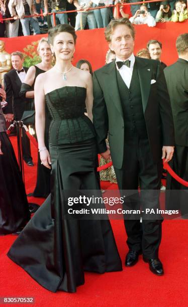 Catherine Zeta Jones and her husband Michael Douglas arriving for the 73rd Annual Academy Awards at the Shrine Auditorium in Los Angeles, USA....