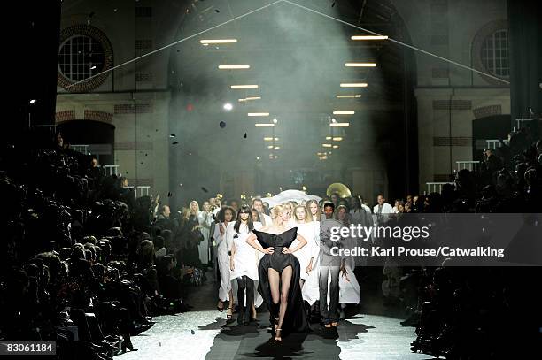 Models walk the runway during the Maison Martin Margiela show part of Paris Fashion Week Spring/Summer 2009 on September 29,2008 in Paris,France.