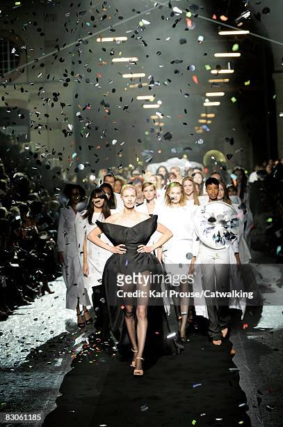 Models walk the runway during the Maison Martin Margiela show part of Paris Fashion Week Spring/Summer 2009 on September 29,2008 in Paris,France.