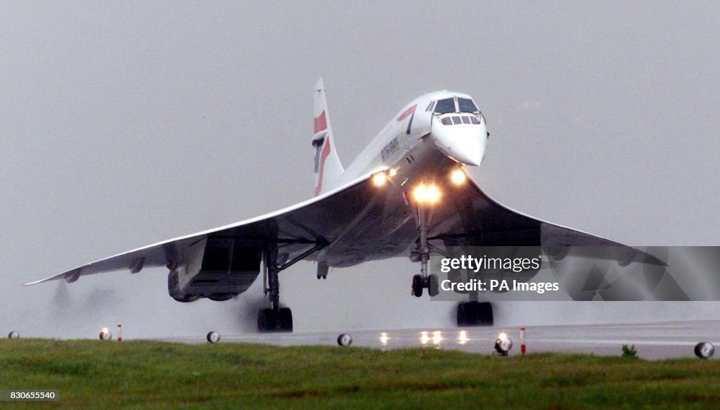 Concorde Test Ribbon A British Airways Concorde lands at RAF Brize Norton , Oxfordshire ...