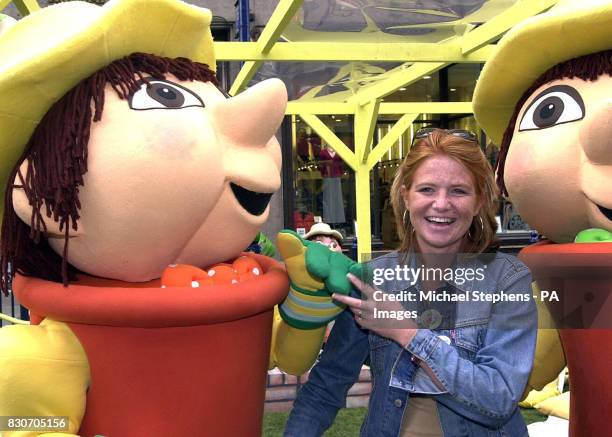 Ex Eastender's star Patsy Palmer meets Bill and Ben in their garden at the Regent Street Festival in London, to help raise money for the cancer...