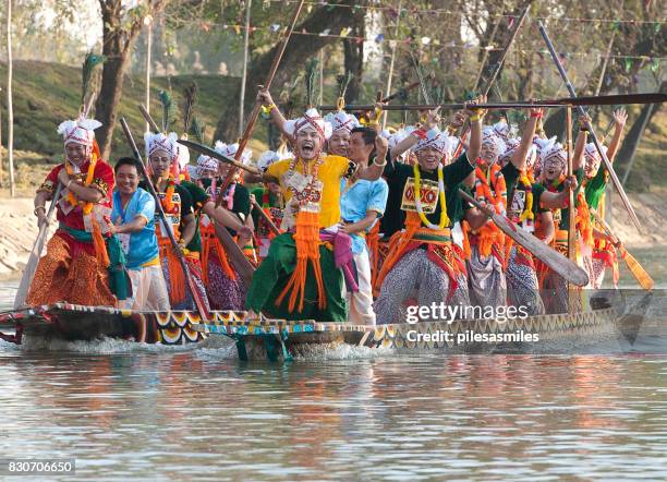 ganadores, raza de barco del dragón, sangai festival, imphal, manipur, india. - dugout canoe fotografías e imágenes de stock