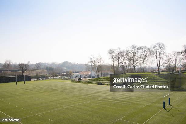 empty rugby ground in france - meta turistica fotografías e imágenes de stock