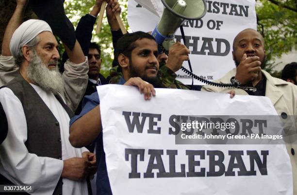 Omar Brookes, leader of Al-Muhajiroun. Addresses a demonstration against the US-led bombings of Afghanistan, outside the London Central Mosque by...