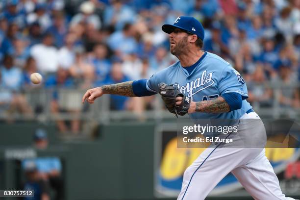 Peter Moylan of the Kansas City Royals throws against the Seattle Mariners in game one of a doubleheader at Kauffman Stadium on August 6, 2017 in...