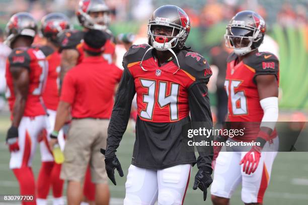 Tampa Bay Buccaneers defensive back Marqueston Huff warms up before the preseason game against the Tampa Bay Buccaneers and the Cincinnati Bengals at...