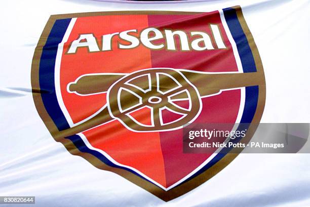 Arsenal show off new club crest. THIS PICTURE CAN ONLY BE USED WITHIN THE CONTEXT OF AN EDITORIAL FEATURE. NO WEBSITE/INTERNET USE UNLESS SITE IS...