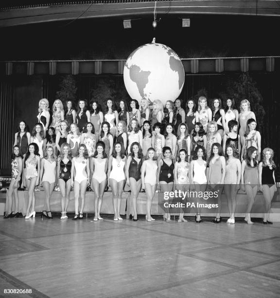 Miss World contestants at the Empire, Leicester Square, London. Gaily Ryan , Alicia Beatriz Daneri , Maria Elizabeth Bruin , Valerie Roberts ,...