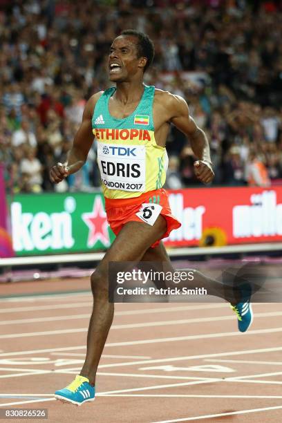 Muktar Edris of Ethiopia celebrates as he crosses the finishline in the Men's 5000 Metres final during day nine of the 16th IAAF World Athletics...
