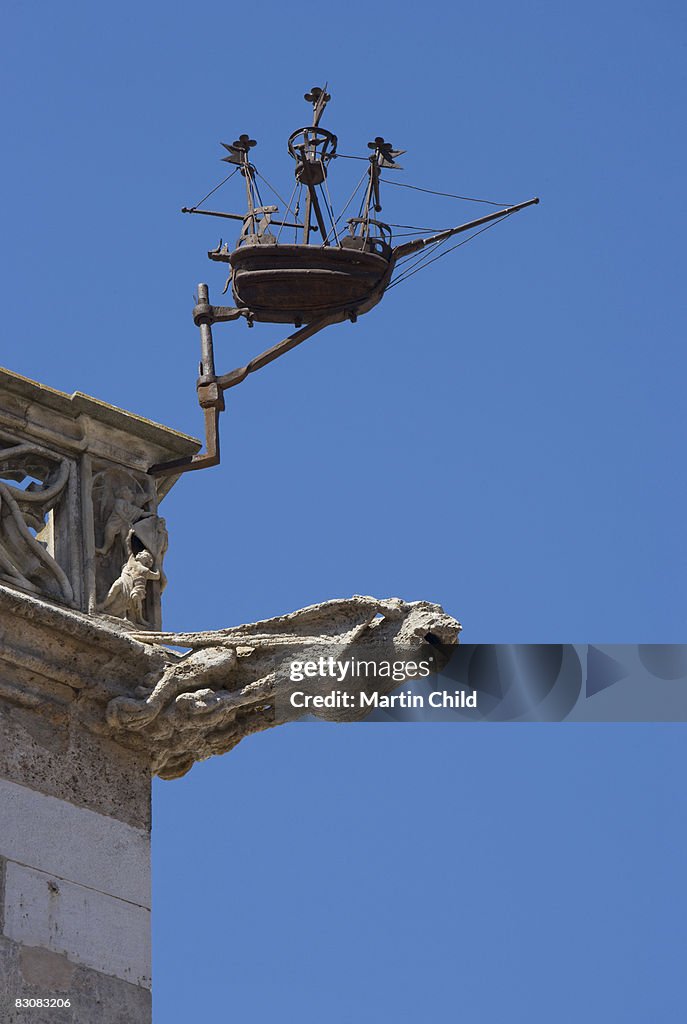 Gargoyle and boat, Loge de Mer