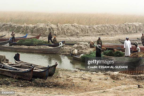 Iraq Farms Rivers 1,376 Iraqi Farmers Stock Photos, High-Res Pictures, and Images - Getty ...