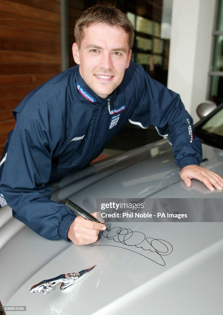Michael Owen signs Jaguar